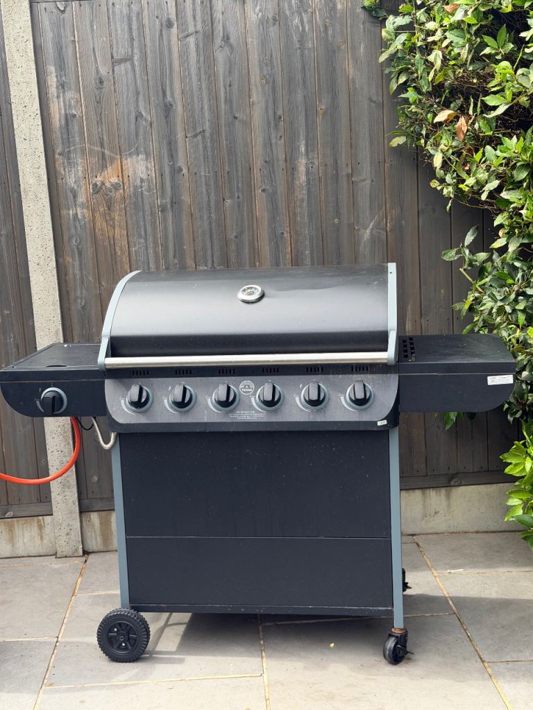6 burner BBQ - grill