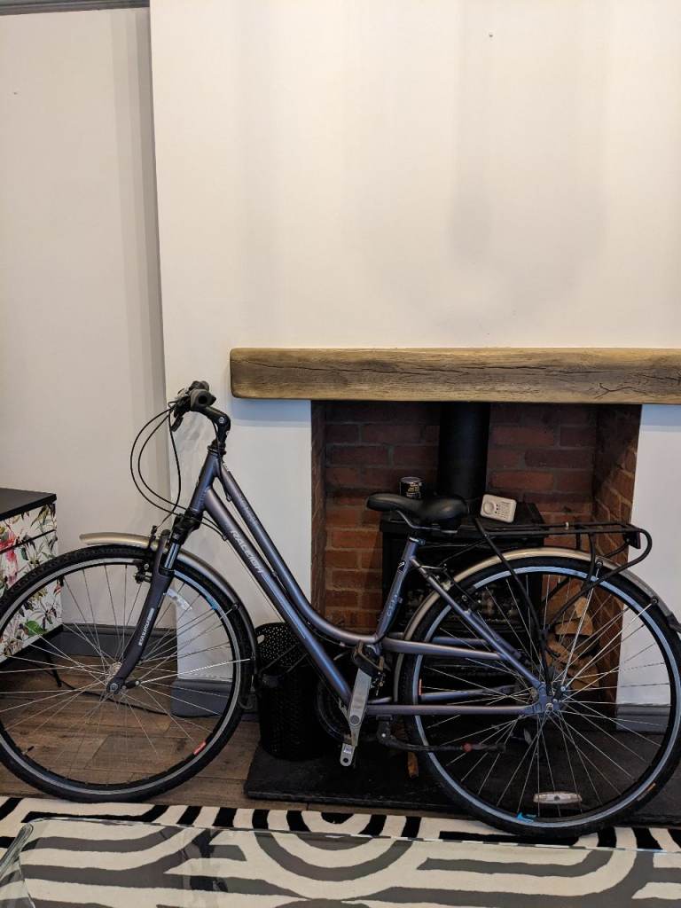 Hybrid women Raleigh bicycle 