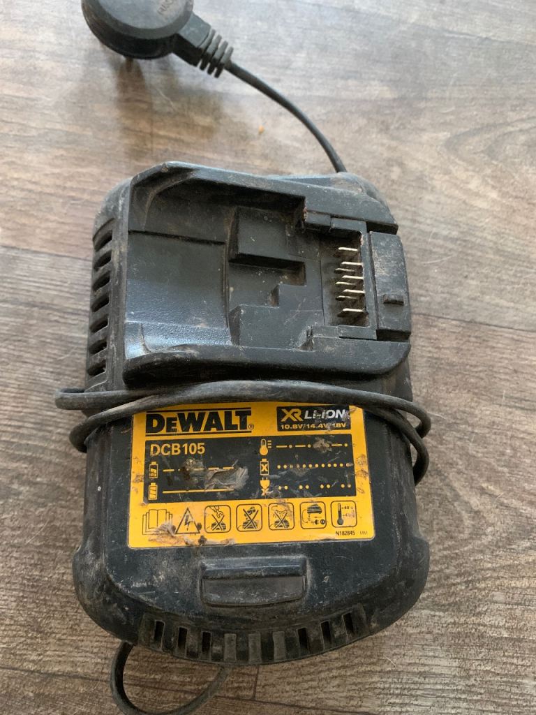 DEWALT DCB105 Battery Charger – Fair Condition