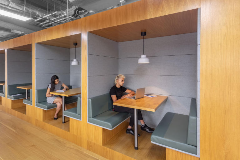 Glasgow - G24JR \ Desk Space in a Collaborative Coworking Environment
