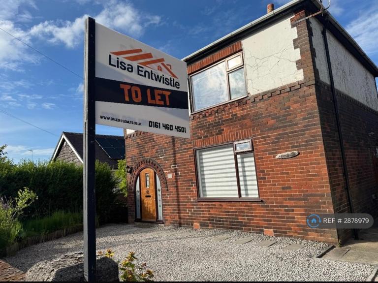 3 bedroom house in Lowercroft Road, Bury, BL8 (3 bed) (#2878979)