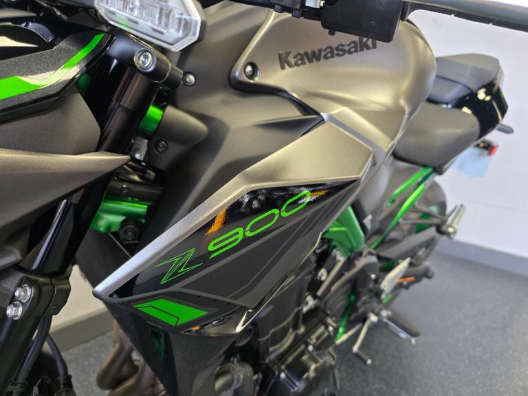Kawasaki Z900 ZR 
