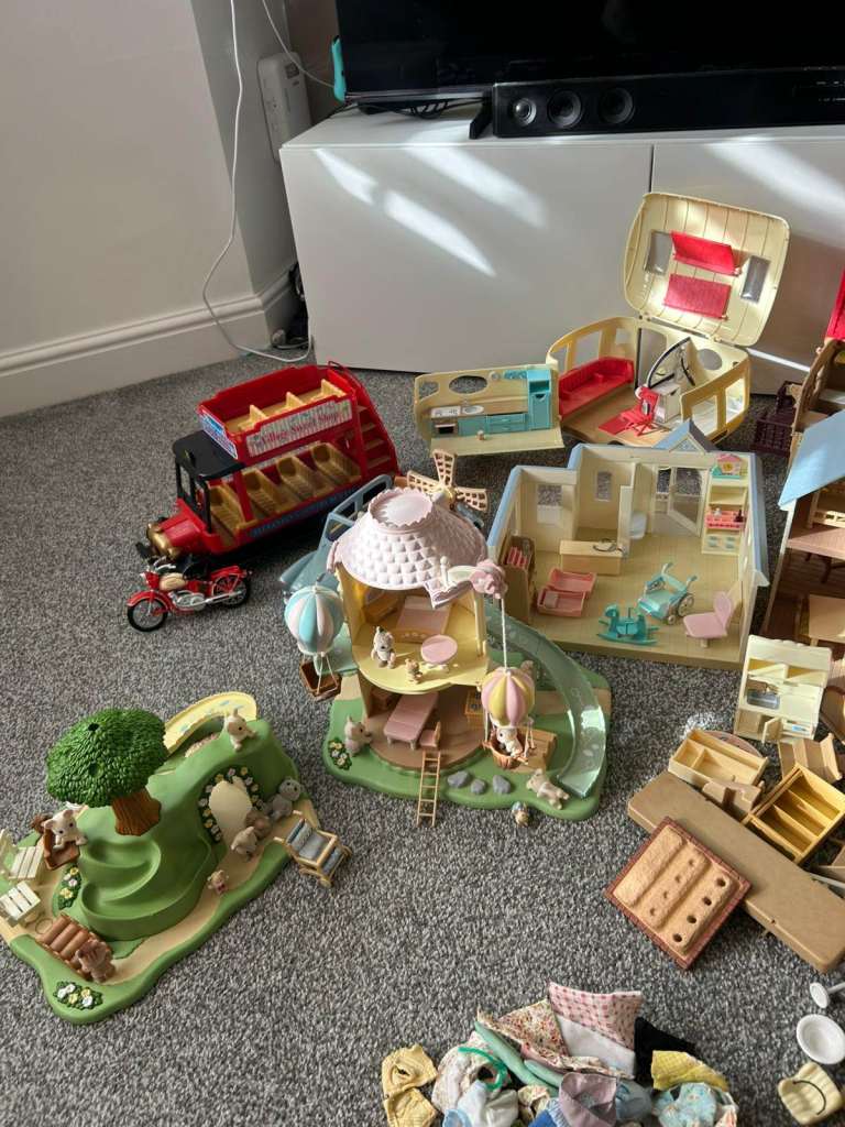 Sylvanian Familes huge bundle vintage, shops, house, cars, figures, accessories 
