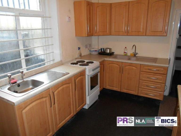 House share large double room. BD1 City Centre location. All bills included. 