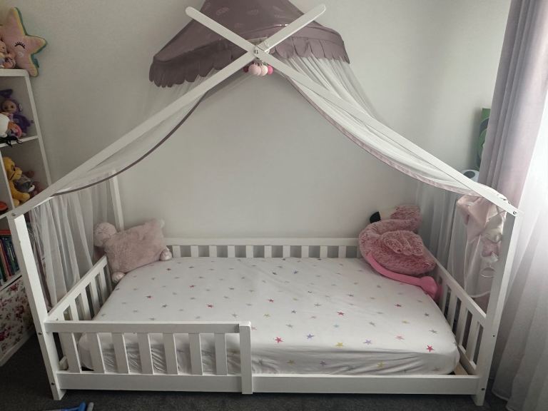 Kids House Bed Frame with Mattress – Excellent Condition