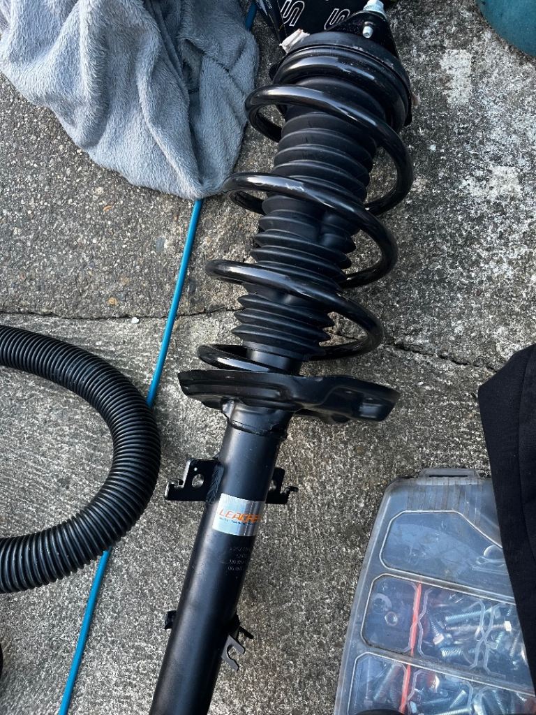 Strut assembly Nissan qashqai 