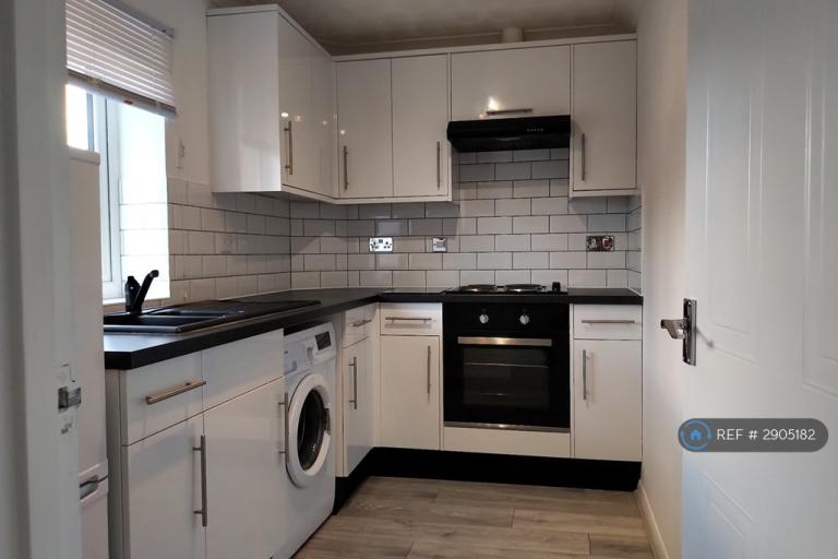 1 bedroom flat in Friday Wood Green, Colchester, CO2 (1 bed) (#2905182)