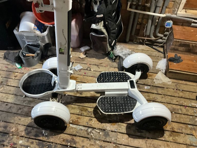 Electric Golf buggy stand and Go