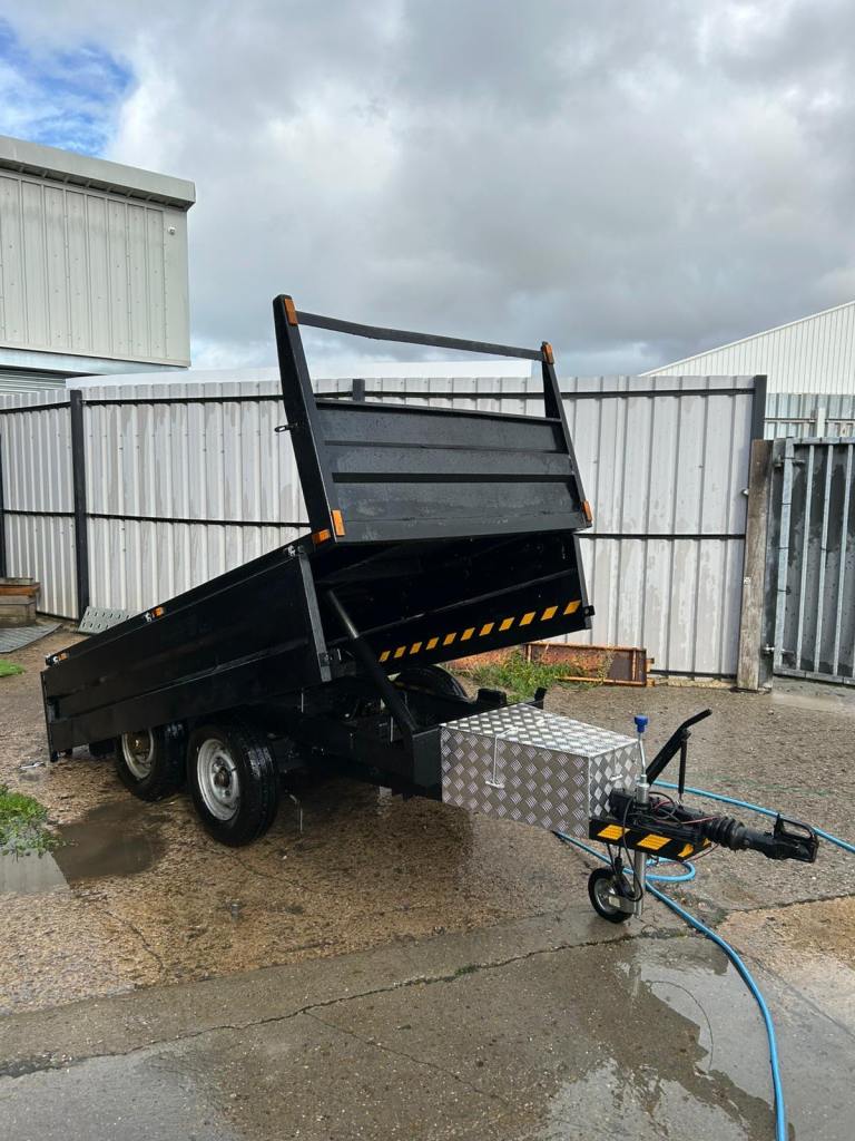 Hydraulic tipper trailer 