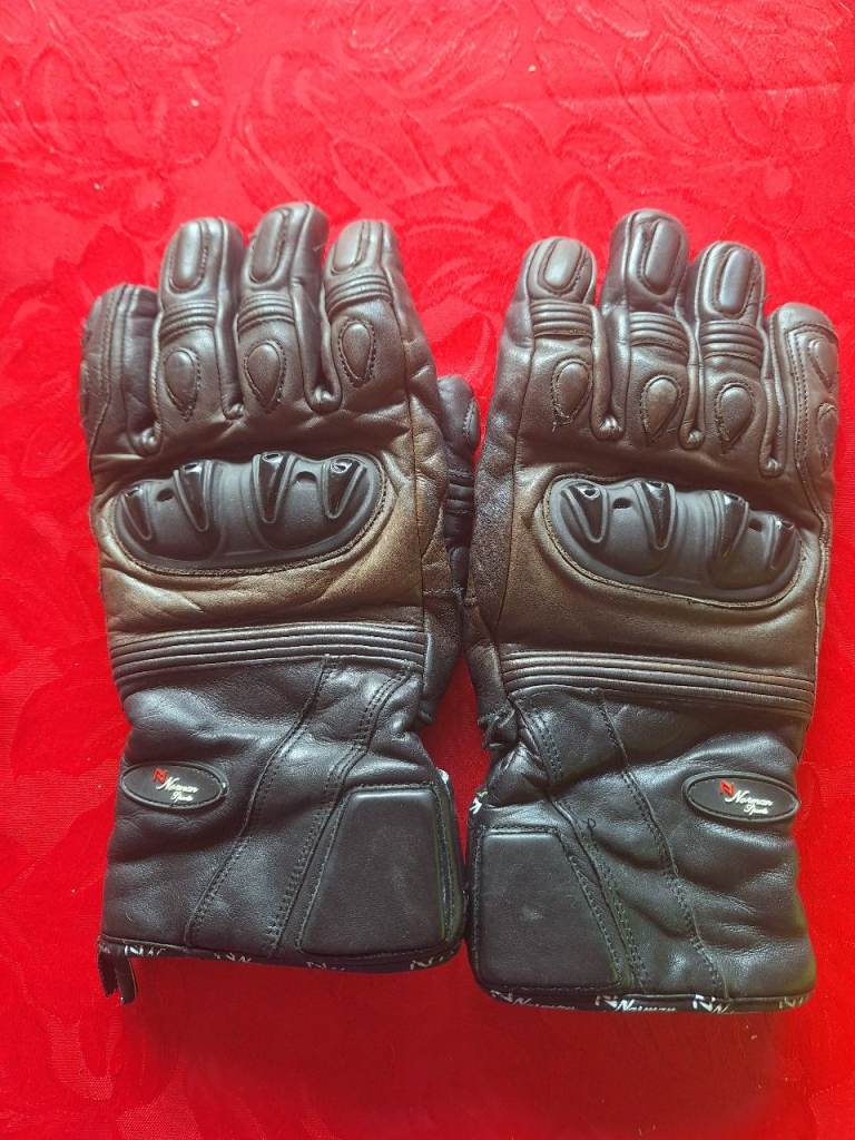 Warm leather gloves 