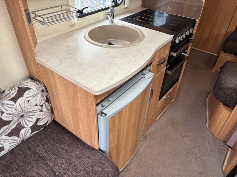 SPRITE MAJOR 4  - 4 BERTH CARAVAN, SIDE LOUNGE AREA ,END WASHROOM & MOTORMOVER