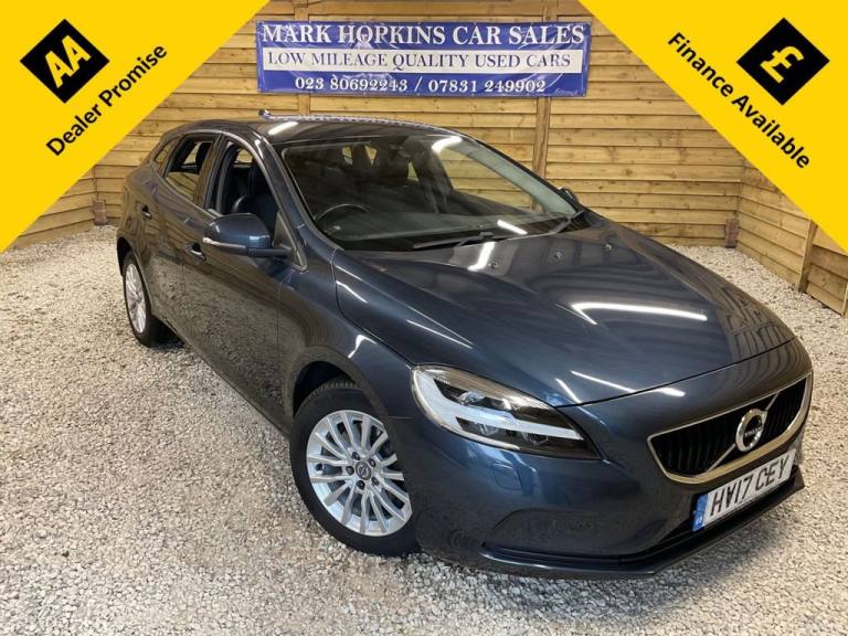 2017 Volvo V40 T2 [122] Momentum Nav Plus 5dr HATCHBACK PETROL Manual