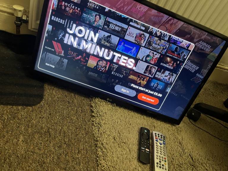 LG 28 inch LED Tv with smart Firestick WiFi Netflix YouTube Freeview HD