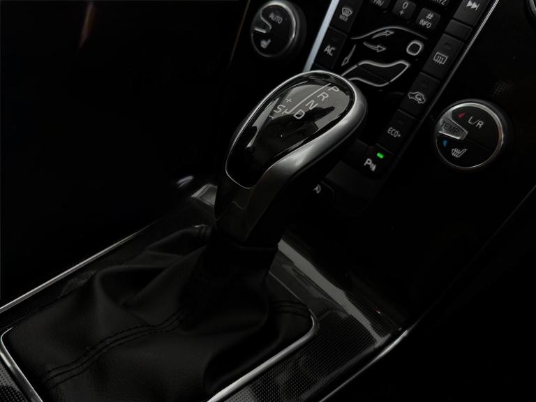 2016 Volvo V40 D2 [120] Momentum Nav Plus 5dr Geartronic HATCHBACK DIESEL Automatic