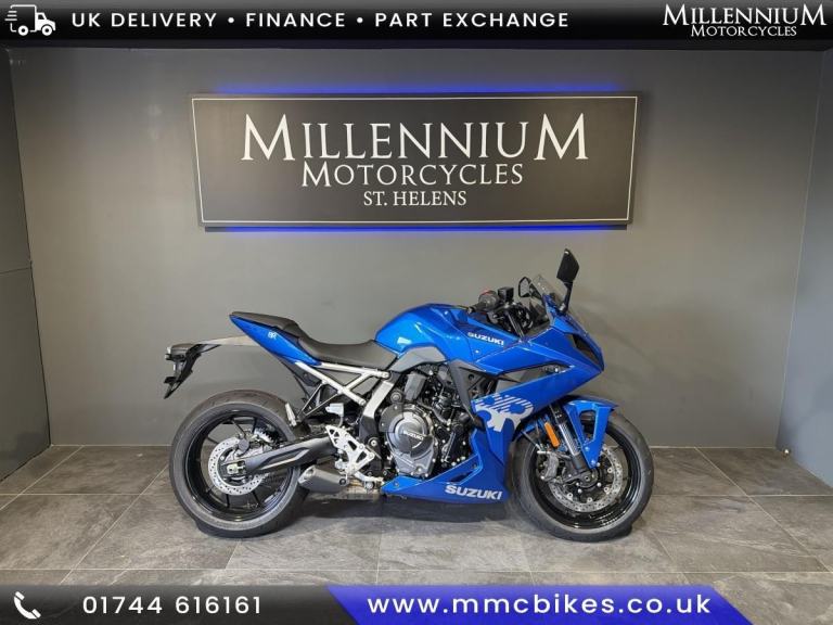 SUZUKI GSX-8R SPORTS BIKE