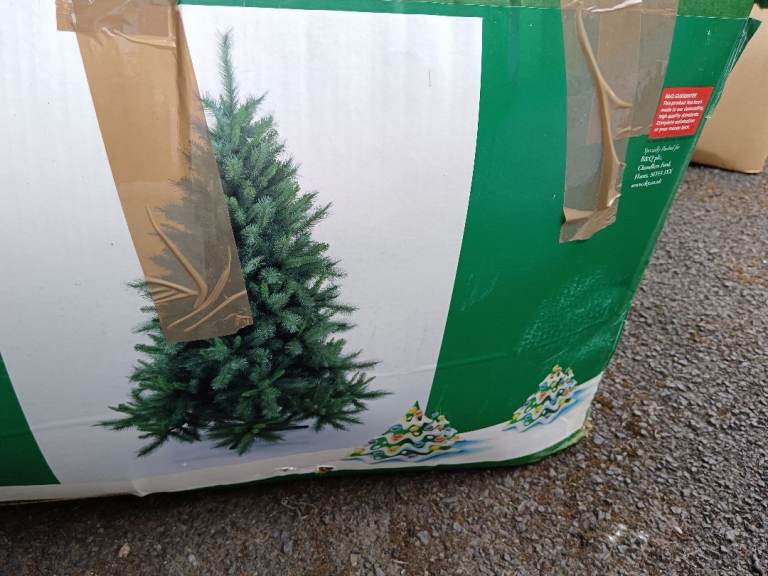 B&Q Luxury Downswept Artificial Christmas Tree 7ft (2.1m) - As Good As New