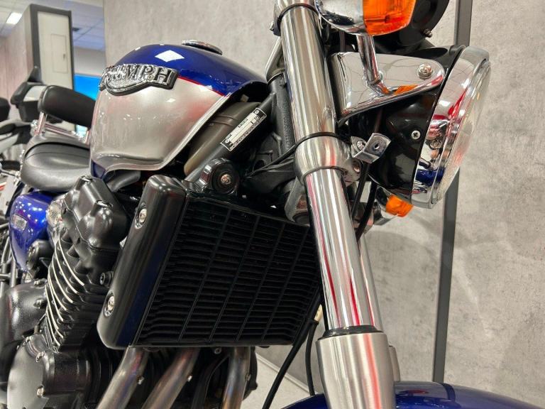 Y/2001 Triumph Legend TT 900 - 14916 miles - GREAT CONDITION!!