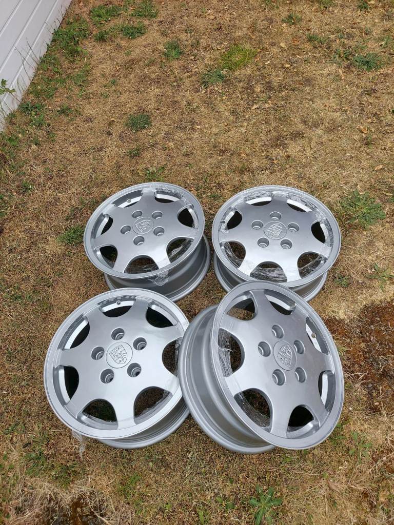 PORSCHE D90 ALLOYS WHEELS  & PORSCHE  CLOCK 