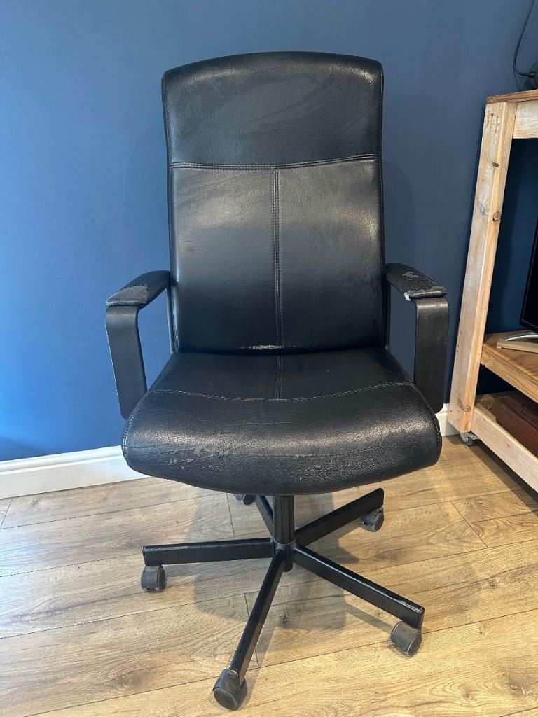 Comfortable Black Office Swivel Chair on Wheels – Fair Condition