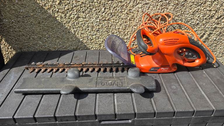 Flymo Corded Electric Hedge Trimmer – Good Condition