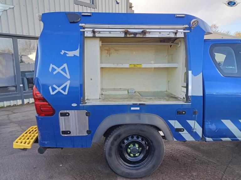 TOYOTA HILUX 2.4 D-4D Active Blue Manual Diesel 2018