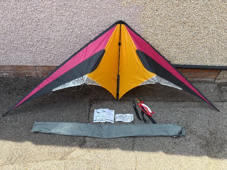 Stunt Kite with Carry Bag and Controls – Good Condition