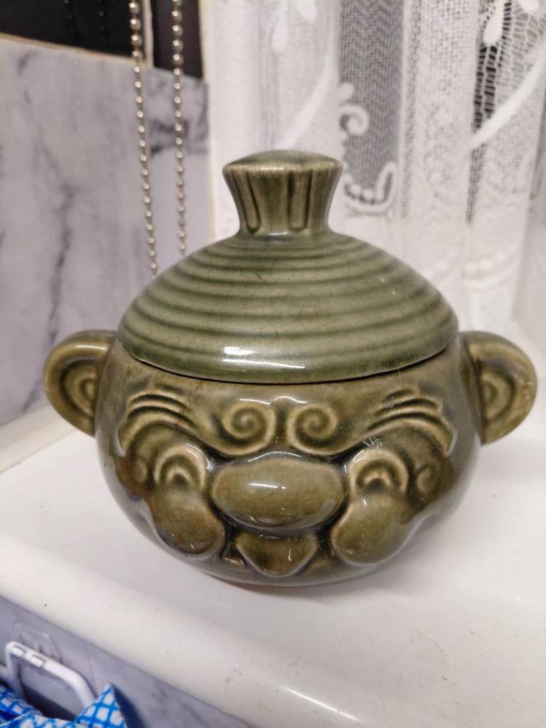 1970s  crying onion jars