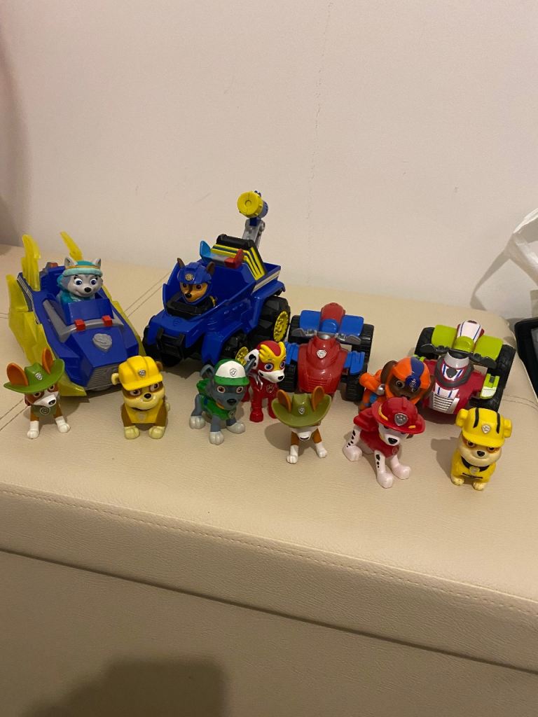 Paw patrol bundle figures and vehicles
