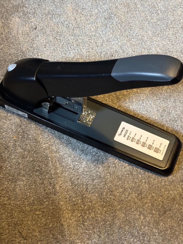 Lyreco HD225 Heavy Duty Stapler 10 x Sheets 