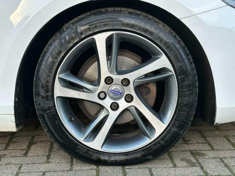 2015 Volvo V40 1.6 D2 SE Lux Euro 5 (s/s) 5dr HATCHBACK Diesel Manual