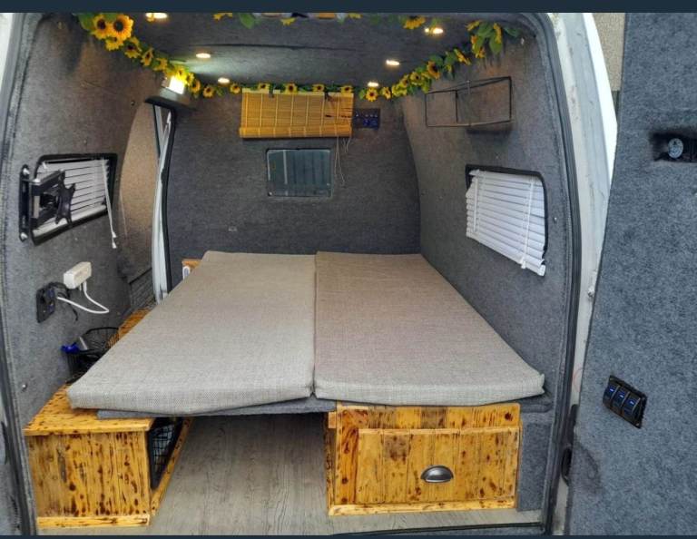 Stealth Van Ford TRANSIT CONNECT Campervan Manual 1.8 Turbo Diesel Solar Digital TV