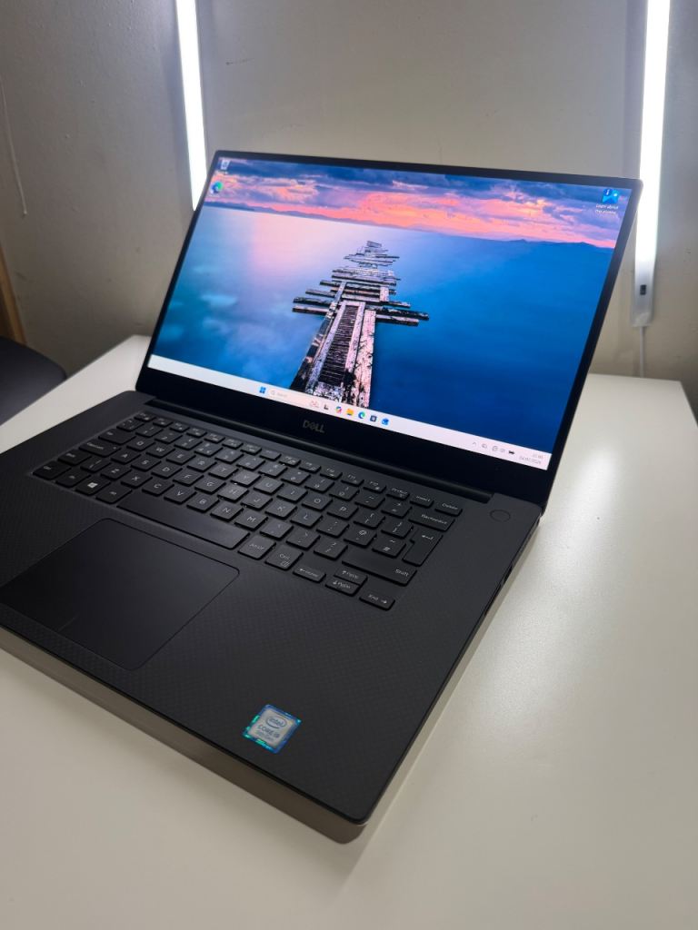 Dell XPS 15 7590 4K OLED i9-9980HK 32GB RAM 1TB NVMe GTX 1650 Win 11 Pro