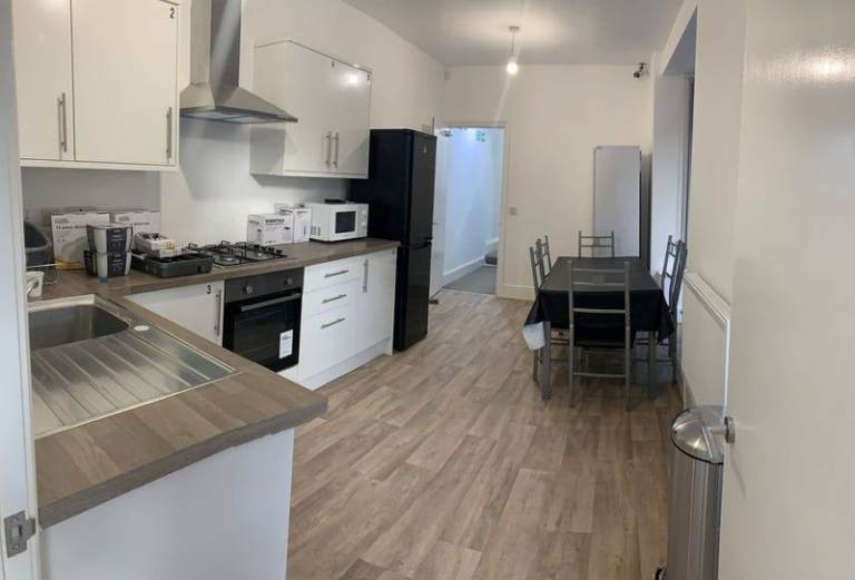 **Dss Only - Very Large Double Room Available! **