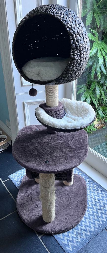 Cat tree