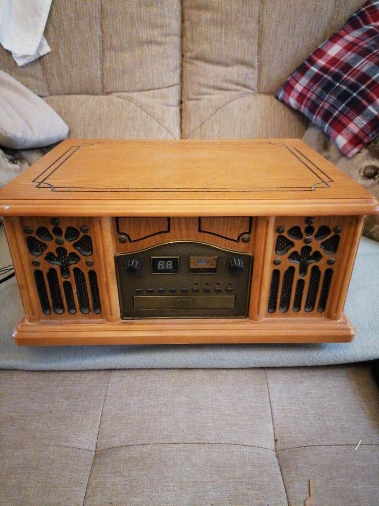 Old School record player, CD player and radio 