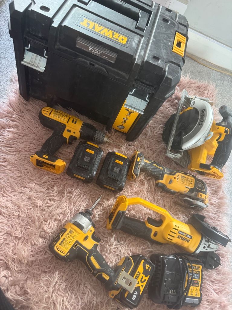 Dewalt tools set 
