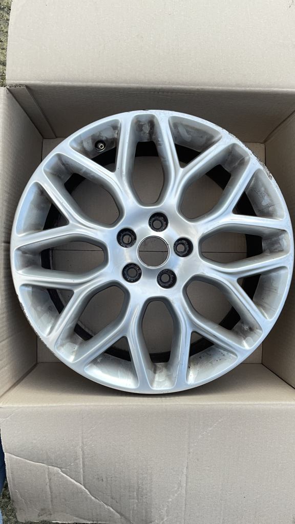 Ford alloy wheel 18”
