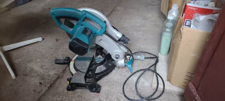 Makita table saw 