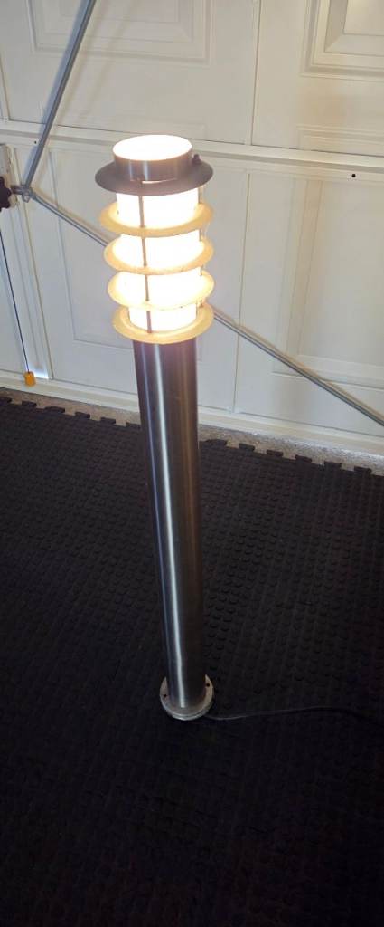 Outdoor Garden Lamp Post Light - Silver, Fair Condition