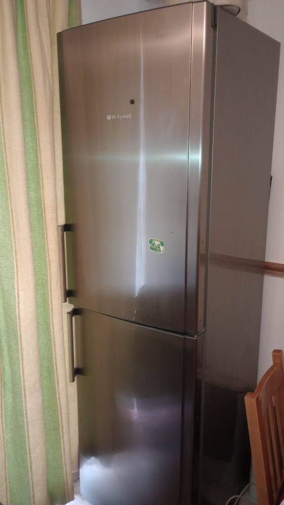 Hotpoint Fridge-Freezer Upright Double doors - £60