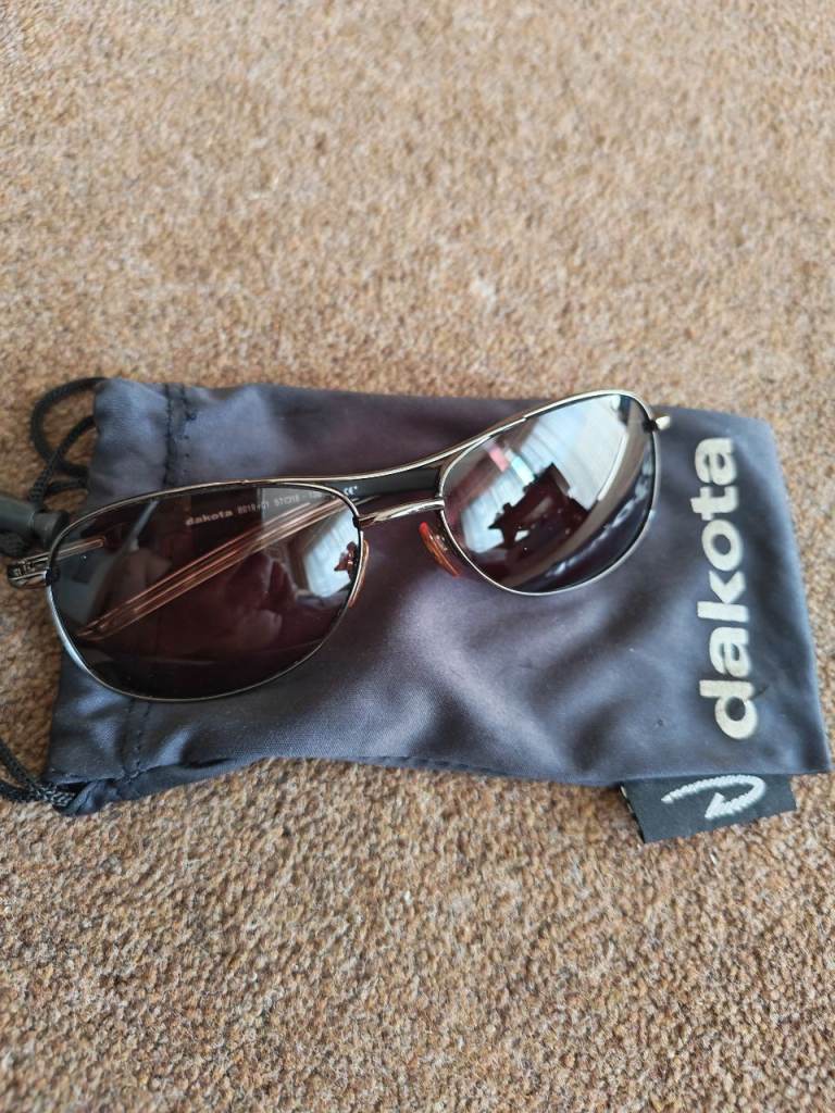 Dakota Pilot Style Sunglasses - Black Frame . 