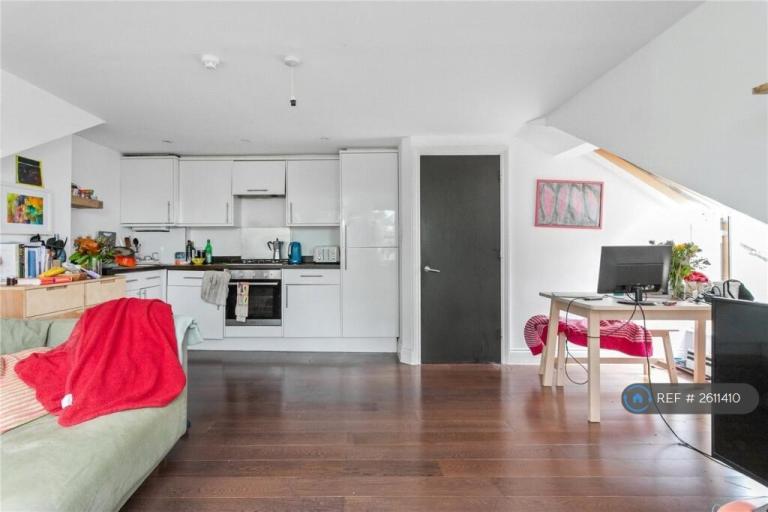 2 bedroom flat in Evering Road, London, E5 (2 bed) (#2611410)