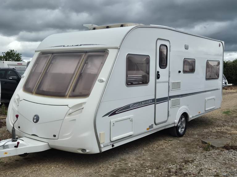 Swift Challenger 510 2007 4 berth single fixed bed caravan with awning