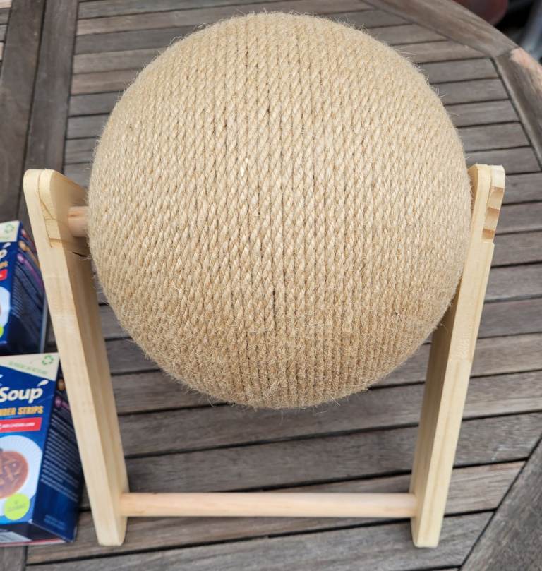 Cat Bundle Bed Play Ball Litter House Used For One Day As Cat Went Missing