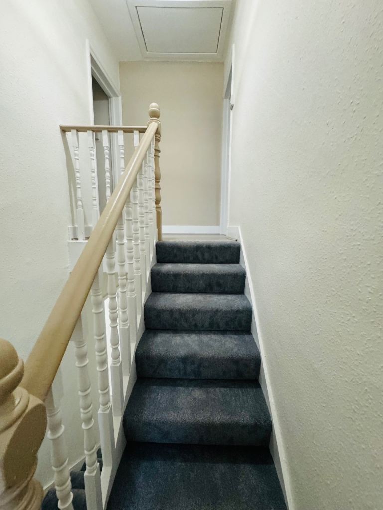 A nice 3 bed semi detached house available to let in Windsor SL4