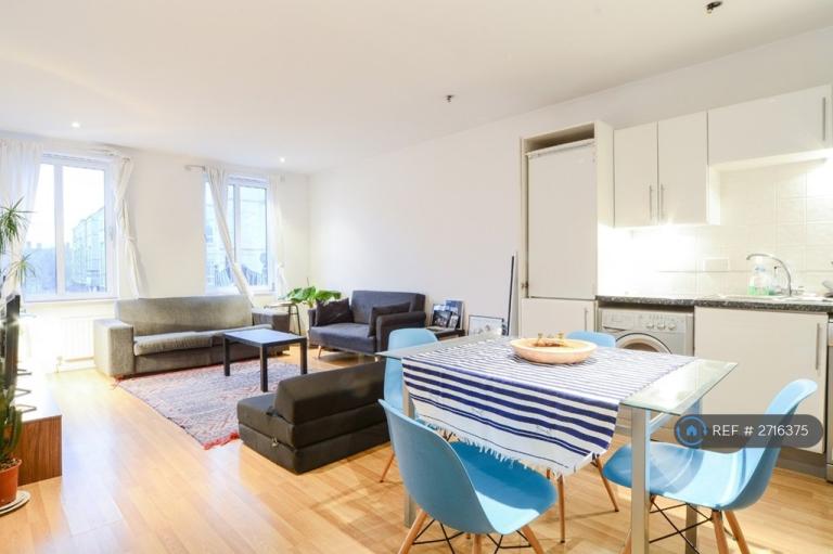 2 bedroom flat in Market Court, London, N1 (2 bed) (#2716375)