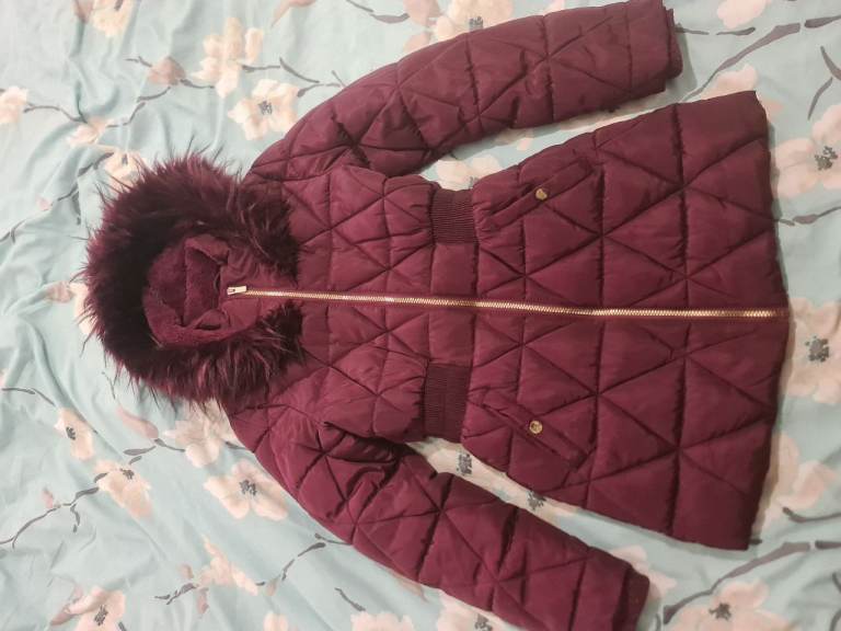 Burgundy Puffer Jacket with Faux Fur Hood – Age 13, Excellent Condition
