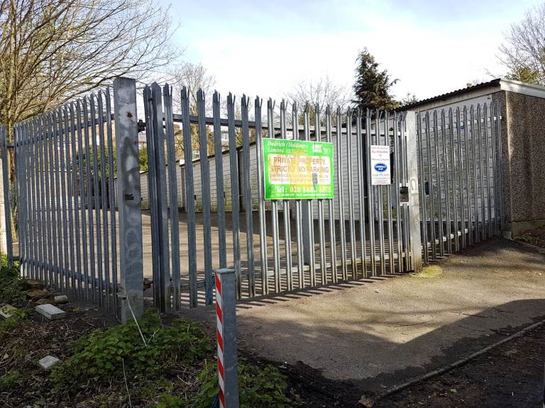 Garage to rent: ELMWOOD GARDENS (R/O 1-7) 134 HANWELL W7 3HA *GATED SITE*