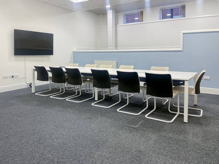 Blackburn - BB2 2DH \ Large Office Space with a Flexible Layout for Up to 10 Desks