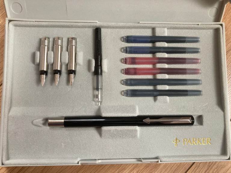 PARKER Calligraphy Fountain Pen Set 4 Nibs 6 Cartridges and Case 